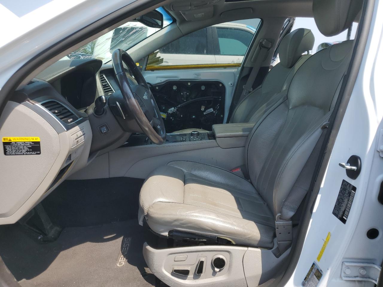 Hyundai Genesis 3.8l Image 12