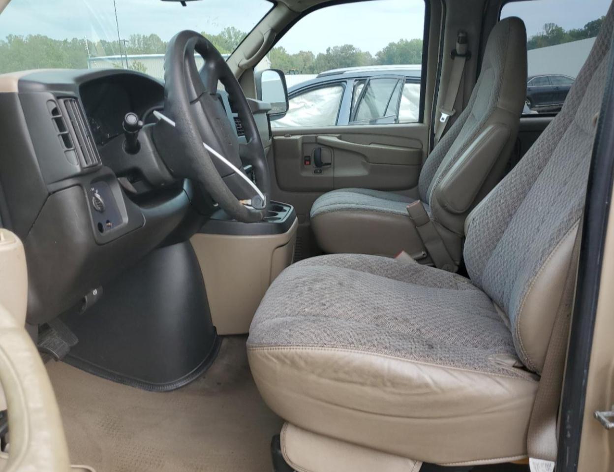 Chevrolet Express Image 9