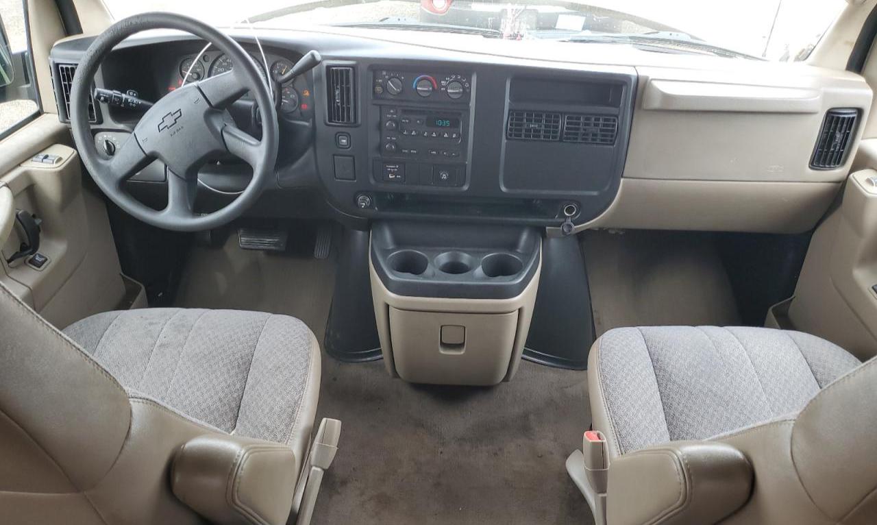 Chevrolet Express Image 12