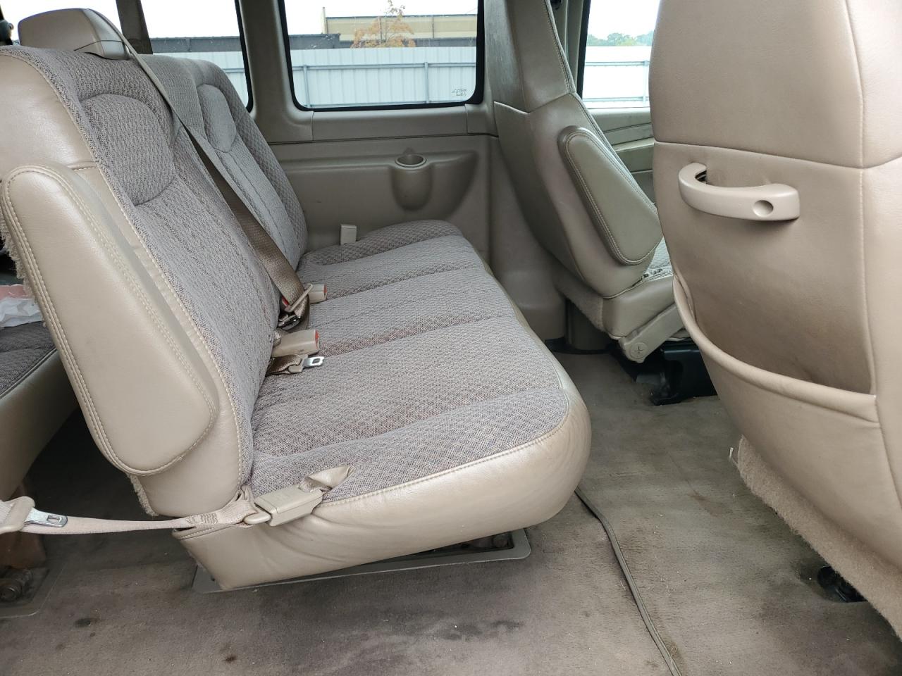 Chevrolet Express Image 13