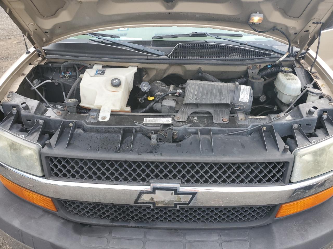 Chevrolet Express Image 10