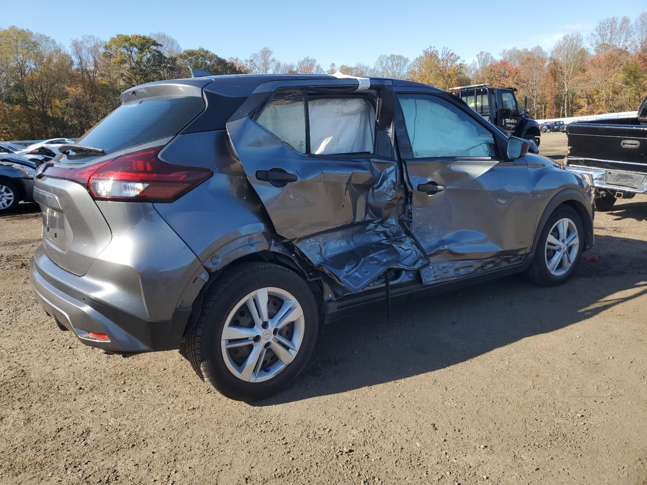 Nissan Kicks S Image 3