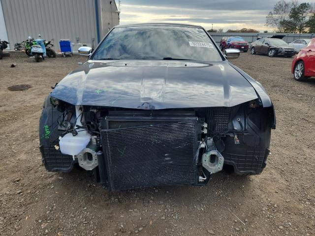 Chrysler 300 Image 3