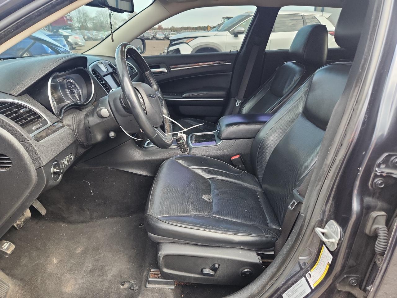 Chrysler 300 Image 12