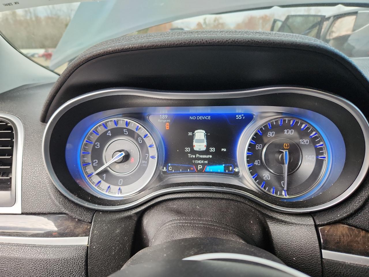 Chrysler 300 Image 9