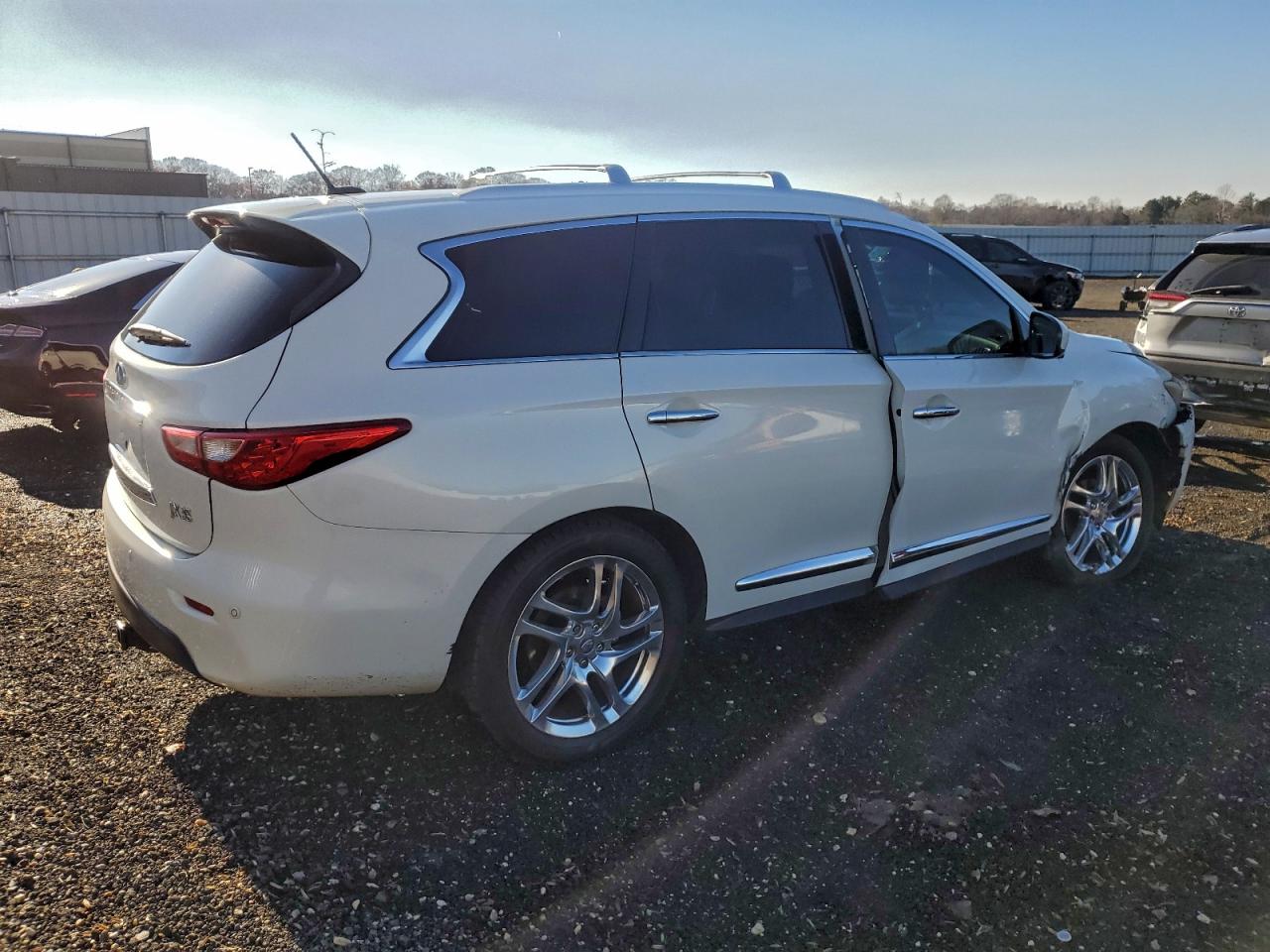 INFINITI JX35 Image 7