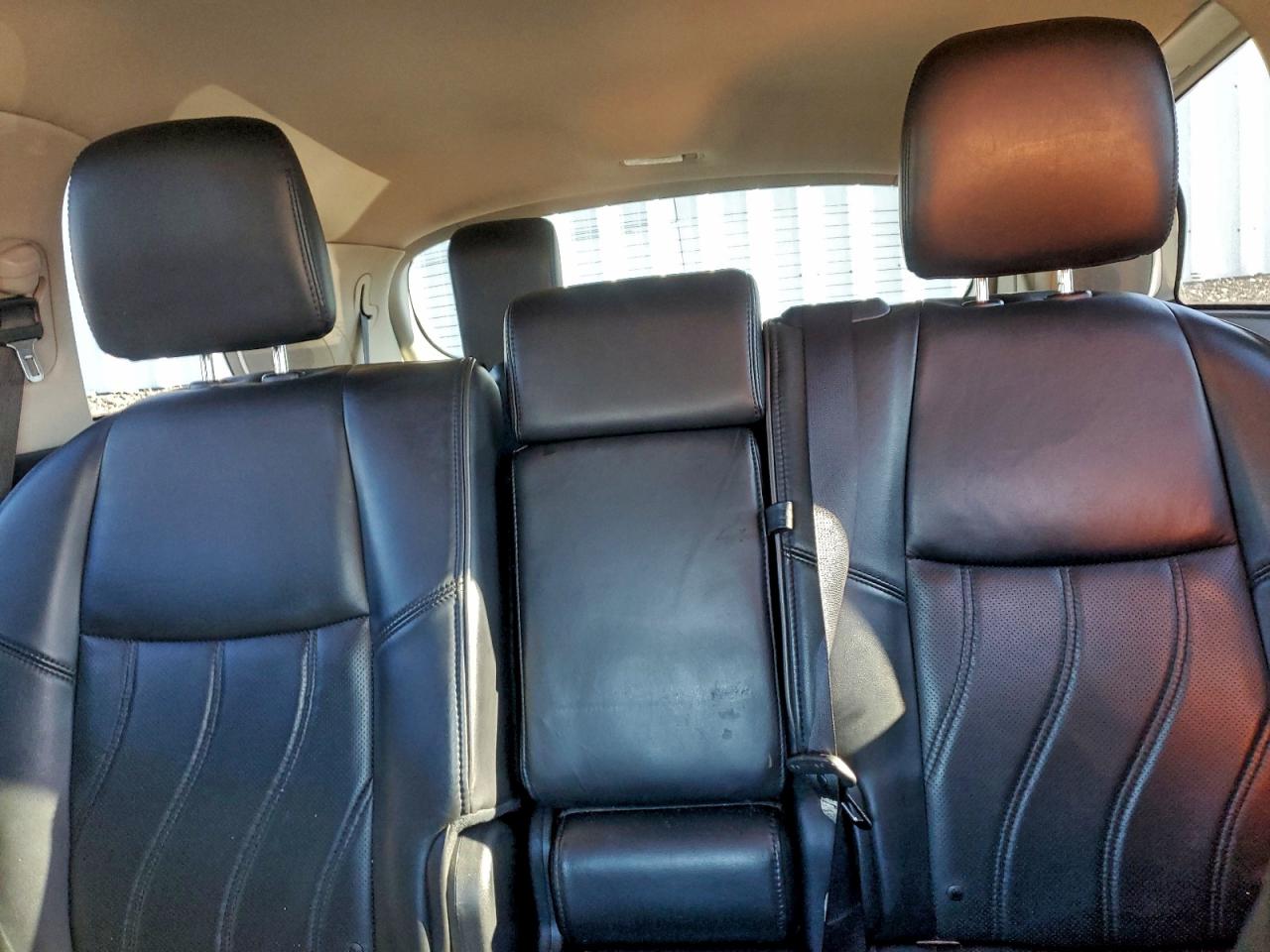 INFINITI JX35 Image 8