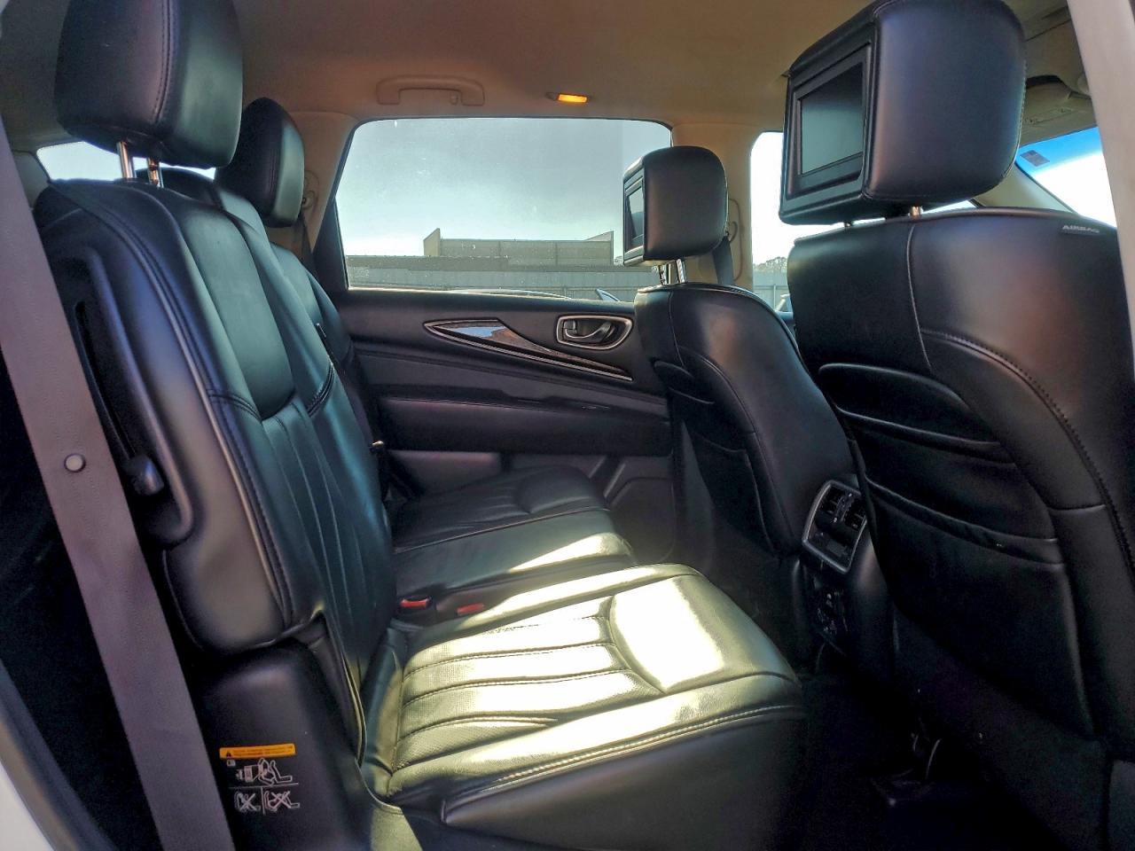 INFINITI JX35 Image 2