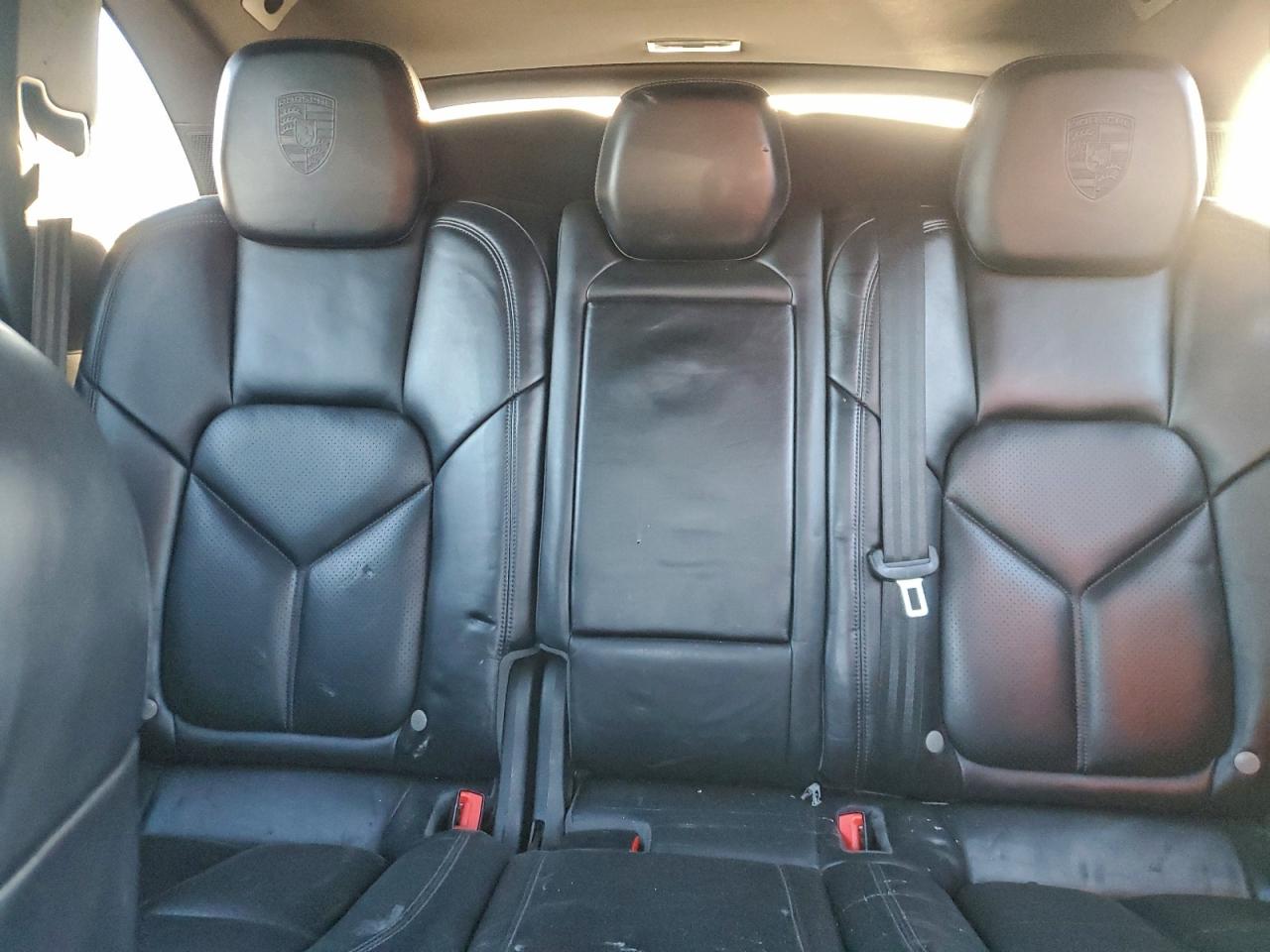 Porsche Cayenne Image 9