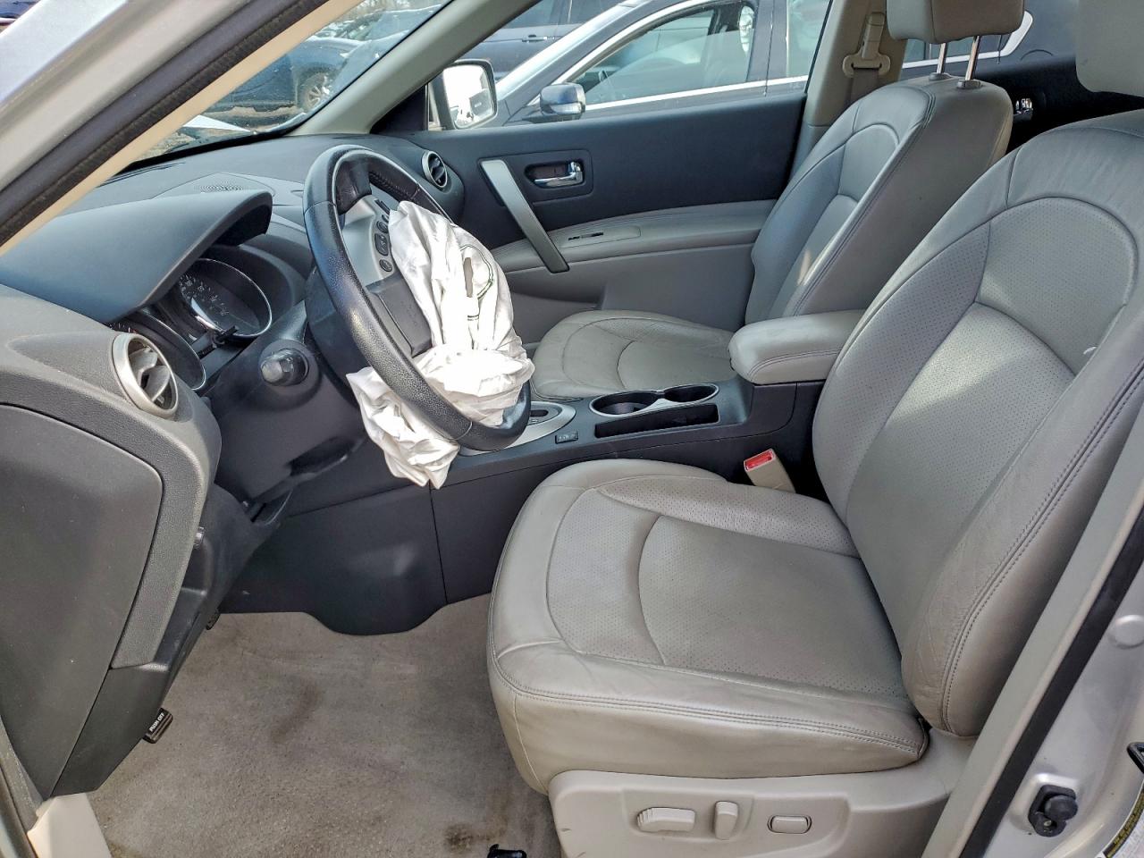 Nissan Rogue S Image 7