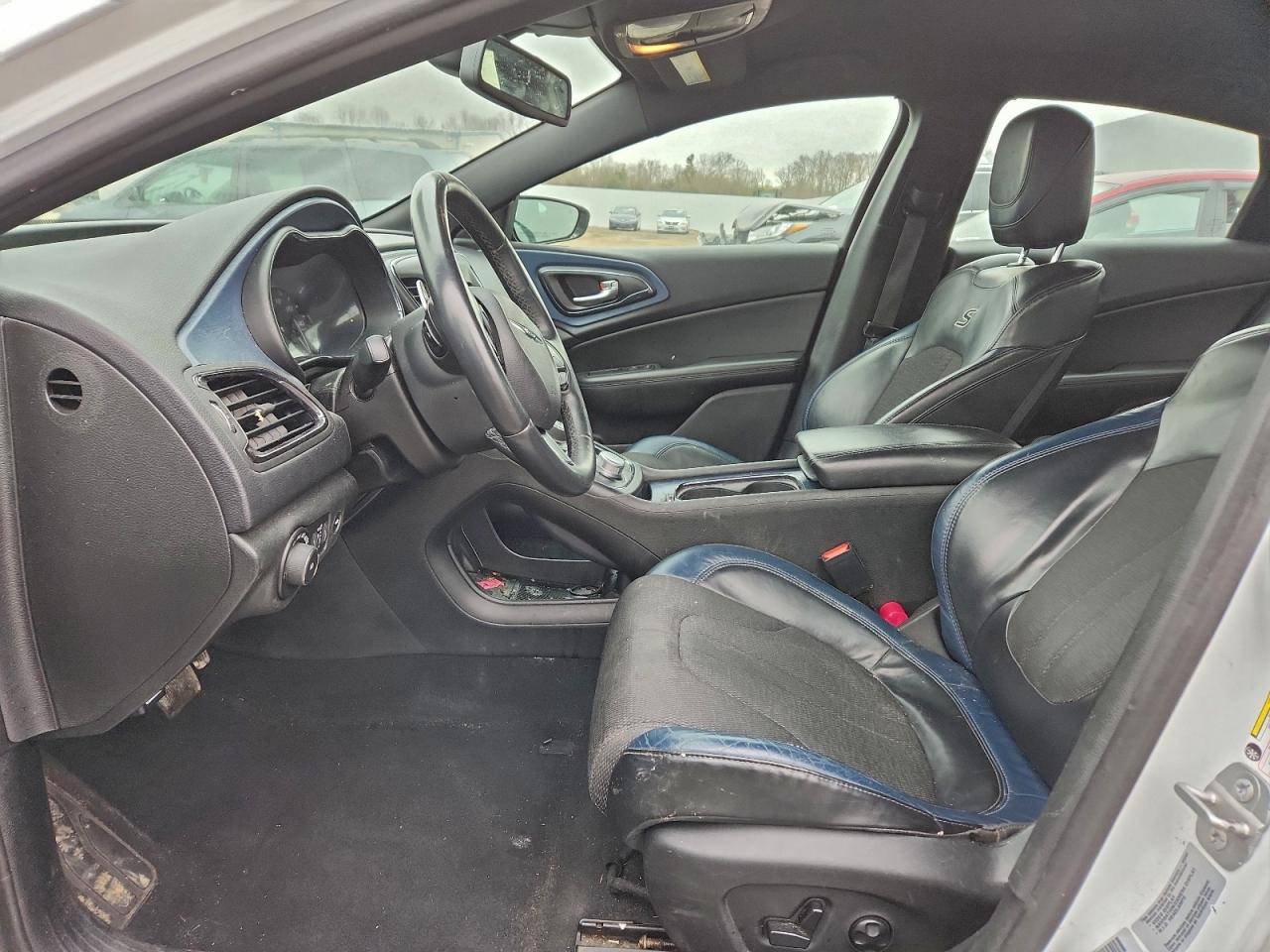 Chrysler 200 S Image 8