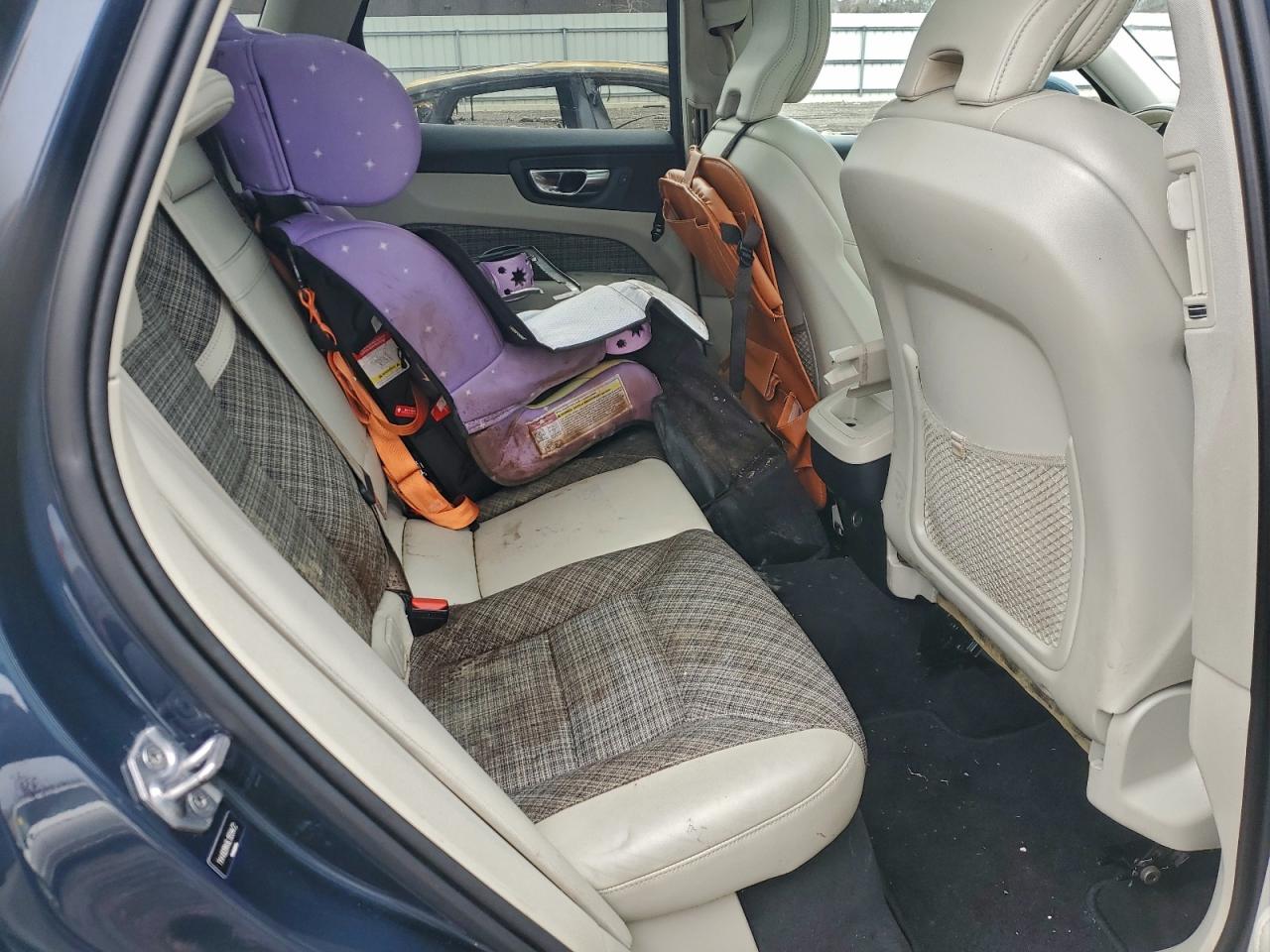 Volvo XC60 T5 Momentum Image 10