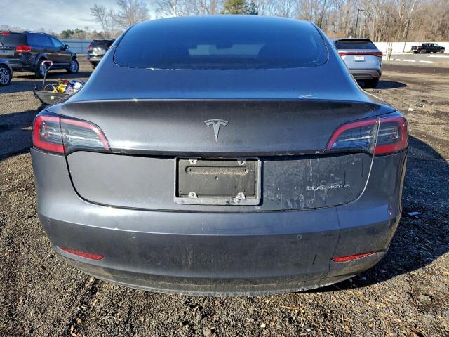 Tesla Model 3 Image 8