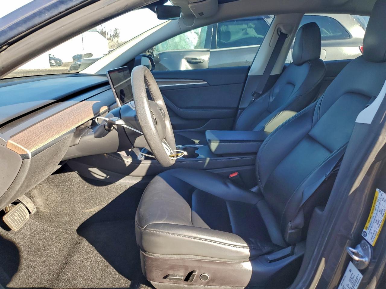 Tesla Model 3 Image 9