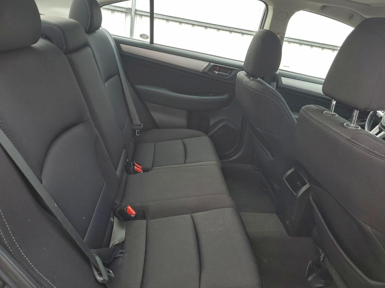 Subaru Legacy 2.5i Premium Image 10