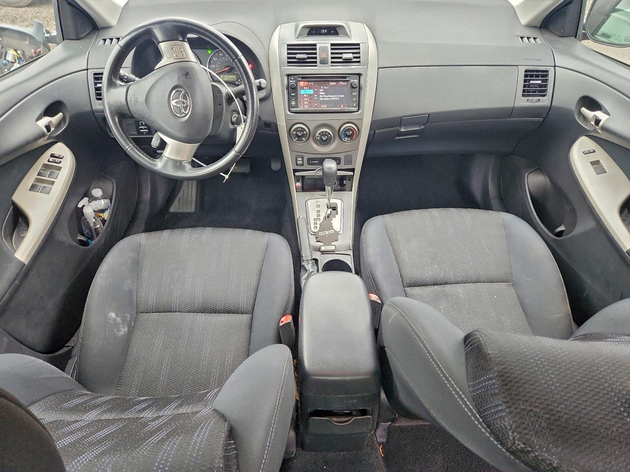 Toyota Corolla Base Image 7