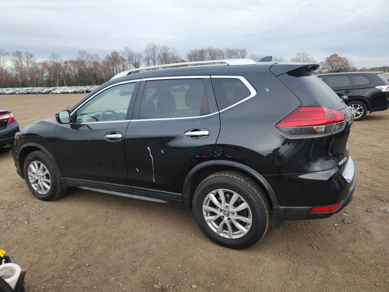 Nissan Rogue S Image 2
