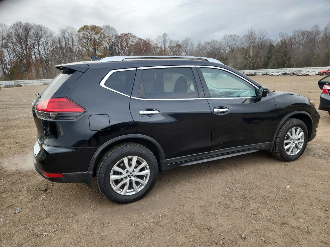 Nissan Rogue S Image 4